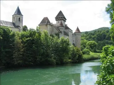 Quel est ce ch&acirc;teau du Doubs situ&eacute; sur les bords de Loue que nous ne pouvons malheureusement pas visiter ?