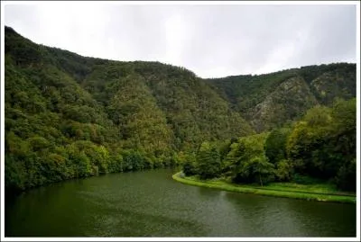 Des personnages suivants, lequel fut particuli&egrave;rement attir&eacute; par le superbe site des Dames de Meuse dans le d&eacute;partement des Ardennes ?