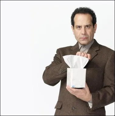 Quel est le tic d'Adrien ?