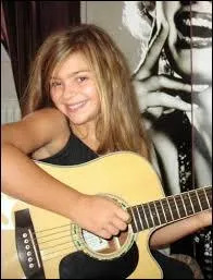 À quel âge Caroline est-elle devenue musicienne ?
