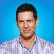 Dans la saison 3, le père de Violetta va tomber amoureux de :