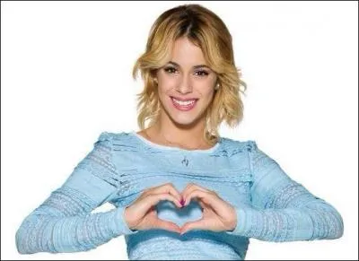 Dans la saison 1 et 2, qui habite chez Violetta ?
