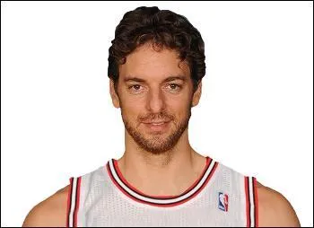 Voilà une des signatures les plus surprenantes de l'été : Pau Gasol rejoint la conférence Est pour la première fois de sa carrière et jouera donc pour cette équipe des Bulls. Un apport indéniable pour l'équipe qui s'offre donc les services d'un ___.