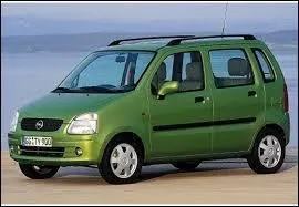 Cette voiture cubique porte le nom ....