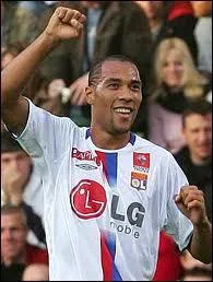 John Carew a remporté le titre de champion de France avec l'Olympique lyonnais en 2006 et 2007. Quelle est sa nationalité ?