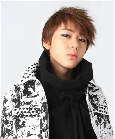 Qui est ce membre de BLOCK B ?