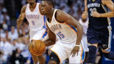 Ce jeune meneur va entamer sa quatrième saison en NBA cette année, en constante progression depuis ses débuts il est un véritable "energizer" pour son équipe lorsqu'il sort du banc. Comment se nomme-t-il ?