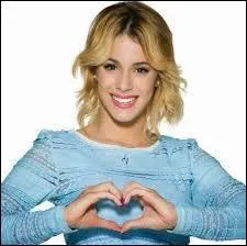 Violetta dit à Angie d'avouer ses sentiments à Germán. Mais Priscilla écoutait à la porte, et elle vient ensuite gronder Violetta. Que fait Ludmila à U-Mix ?