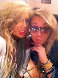 Puis, que fait-elle en collaboration avec Britney ?