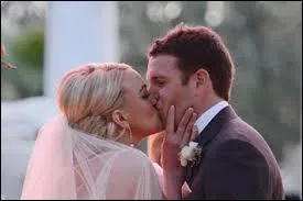 En novembre 2010, elle se remet avec James Watson. Quand se fiancent-ils ?