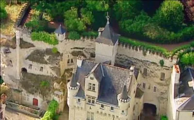 Quel département n'est pas voisin de celui du Maine-et-Loire ?