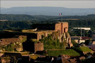 Le département du Territoire-de-Belfort ne touche pas :