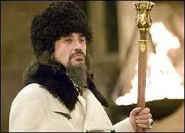 Ancien Mangemort, j'ai été directeur de l'école de magie noire de Durmstrang, en Russie. Qui suis-je ?