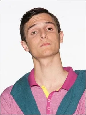 Comment s'appelle cet acteur dans la série ?