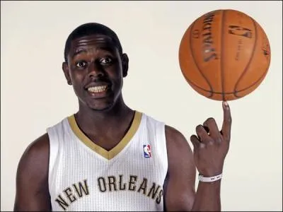 Voilà probablement un des joueurs clés de la saison à venir pour les Pelicans. Ce meneur, arrivé la saison passée à New Orleans et All Star il y a deux ans avec Philadelphie, devra confirmer son statut cette année. Qui est-il ?