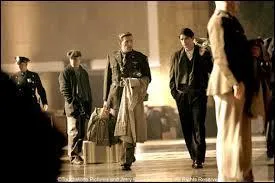 Où Rafe s'est-il porté volontaire pour aller combattre ?