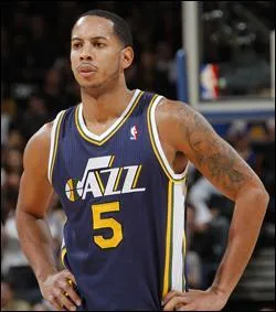 Qui est ce meneur All Star en 2008 qui jouera cette année sa onzième saison dans la grande ligue nord-américaine ?