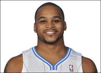 Un transfert intéressant pour les Mavs qui ont réussi à faire venir Jameer Nelson cet été, le malheureux finaliste NBA de 2009. Avec quelle franchise a-t-il perdu cette finale et joué jusqu'ici toute sa carrière NBA ?
