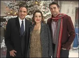 Lors des f&ecirc;tes de No&euml;l, des c&eacute;l&eacute;brit&eacute;s ont particip&eacute; &agrave; "Nos chers voisins". Quel est le r&ocirc;le de Nikos Aliagas ?