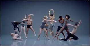 Qui chante "Shake It Off" ?