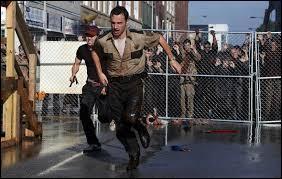 Quelle inscription y a-t-il sur le fourgon dans lequel Rick et le groupe s'échappent d'Atlanta ?