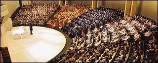 Quel objet y a-t-il dans le bac des altruistes le jour du choix ?