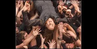 A quelle place est-elle lorsqu'elle est prise ?