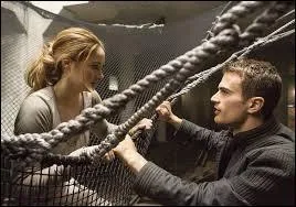 Quelle est l'une des premières peurs de Tris lors de la première fois de la deuxième étape ?