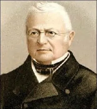 Les clauses de ce dernier me découpent en deux : Lunéville, Toul, Nancy en Meurthe et Briey en Moselle restent français. Château-Salins, Sarrebourg et le reste de la Moselle sont annexés à l'Empire allemand jusqu'en 1918. Mais qui gouverne la France à cette époque ?