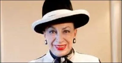 Née le 30 août 1932 à Longwy, plus communément appelée "La Dame au chapeau" , je préside de 1981 à 2000 le Comité Miss France. En désaccord avec la société qui gère cet organisme, je fonde en 2011 l'élection de Miss Nationale. Actuellement présidente d'honneur du Comité Miss Prestige national, je me nomme :