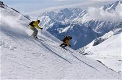 Ma principale activité économique est l'organisation des sports d'hivers. Deux de mes stations sont d'ailleurs parmi les 10 plus fréquentées de France, ce sont "Les Deux Alpes" et...
