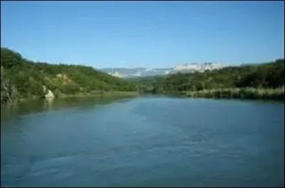 Deux affluents du Rhône coulent dans mon département : la Bourbre (d'une longueur de 72.2 km) qui prend sa source dans la commune de Burcin et l'Isère qui débute à la Grande Aiguille Rousse, sommet des Alpes culminant à 3 485 mètres en Savoie. Mais quelle est sa longueur ?