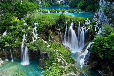 Dans quel pays se trouve les magnifiques chutes de Plitvice ?