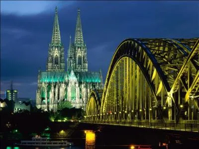 La deuxième cathédrale la plus haute d'Europe est en Allemagne. Dans quelle ville est-elle ?