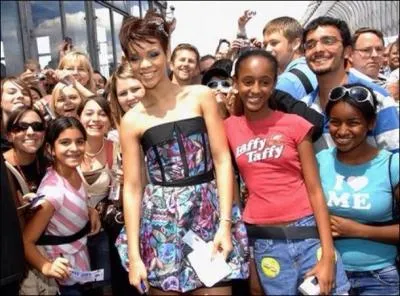 Comment s'appellent les fans de Rihanna ?