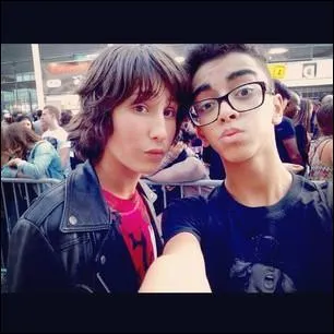 Qui est son super pote ?