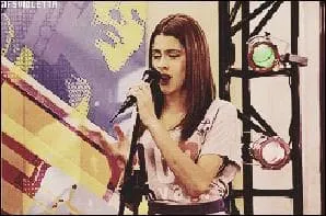 Quelle est la première chanson de la saison 3 de Violetta ?