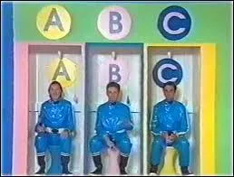 Dans l'émission, il y avait aussi plein de jeux puérils destinés à faire gagner des cadeaux aux téléspectateurs. Dans le célèbre jeu de "l'ABC", le candidat désignait la lettre correspondant à l'animateur. Celui-ci tirait une chainette qui devait provoquer :