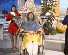 Autre jeu, plutôt salissant, dont les animateurs étaient les pauvres victimes : le candidat devait citer rapidement tous les extraits de dessins animés passant à l'écran. En cas de succès, l'animateur-victime se prenait deux belles tartes à la crème en pleine tronche. Ce jeu s'intitulait :