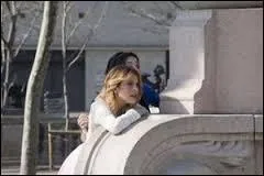 Que regardent Francesca et Violetta sur cette photo ?