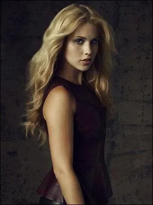 Qui plante une dague dans le coeur de Rebekah ?