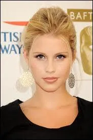 Elle est célèbre pour son rôle d'Emma Gilbert dans "H2O" et pour son rôle de Rebekah Mikaelson, une vampire originelle dans "Vampire Diaries". Il s'agit de...