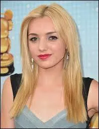 Qui est cette star Disney Channel de la série "Jessie" ?