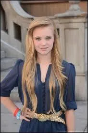 Qui est cette star Disney Channel de la série "Section Genius" ?