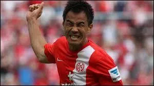 Qui est cet attaquant de FSV Mayence 05 ?