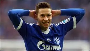 Qui est cet attaquant de Schalke 04 ?