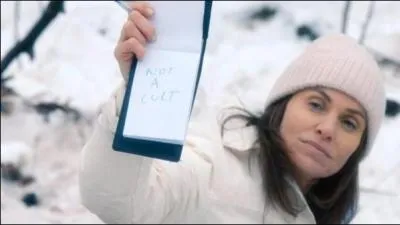Quel plan des gens en blanc est révélé vers la fin de la saison ?