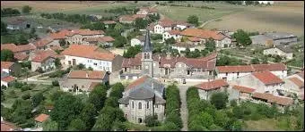 Nous survolons Eply, village lorrain de l'arrondissement de Nancy. Nous sommes dans le ciel du département ...