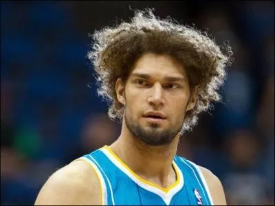 Voilà l'autre Lopez de la ligue : Robin, qui entamera sa deuxième saison avec les Blazers cette année. Par quelle franchise a-t-il été drafté en 2008 sachant qu'il a joué sa première année dans la ligue aux côtés de Boris Diaw ?