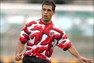 Petit changement d'horizon avec un drôle de maillot pour ce club espagnol en 2004 :